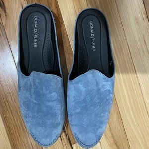 Donald Pliner blue suede mule
